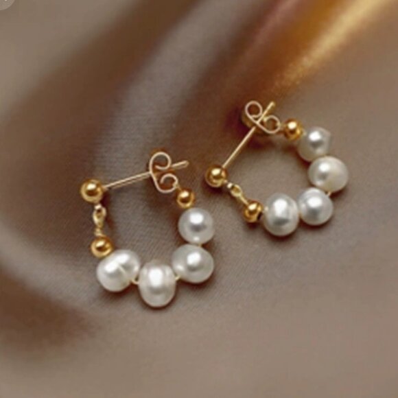 S925 Silver Needle Elegant Pearl Hoop unique design trendy earrings - Picture 1 of 4